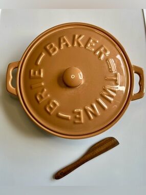 Twine Ceramic Brie Baker with Lid & Acacia Wood Spreader - Terracotta Stoneware